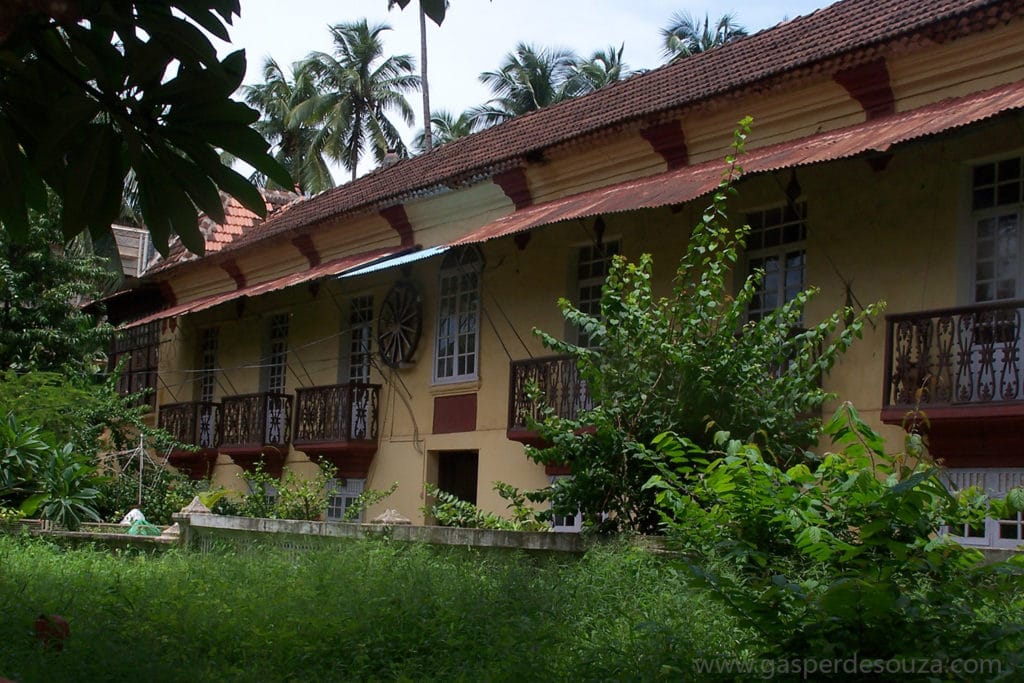 You are currently viewing Cheers and Tears: Life in the Little Palacios of Goa