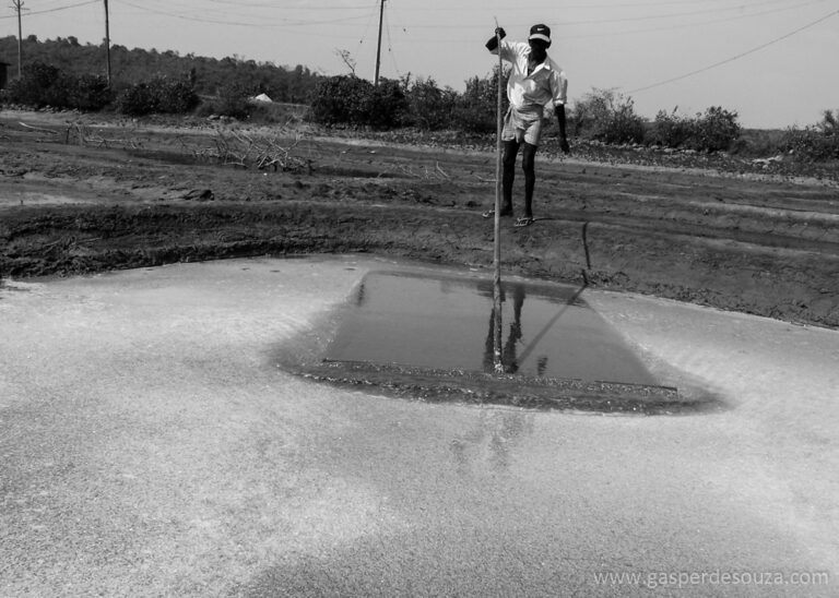 Read more about the article Tears of Salt – The saltpan workers of Arpora